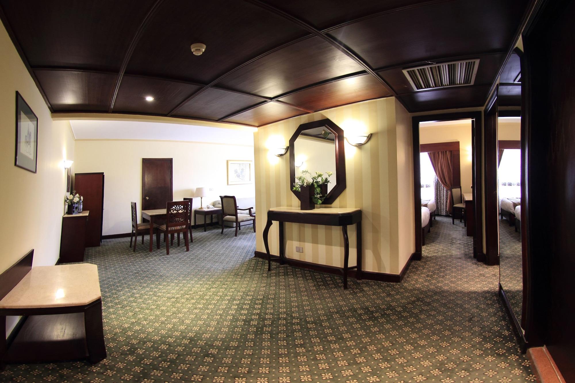 Pyramisa Suites Hotel Cairo Giza Exterior foto A room at the hotel