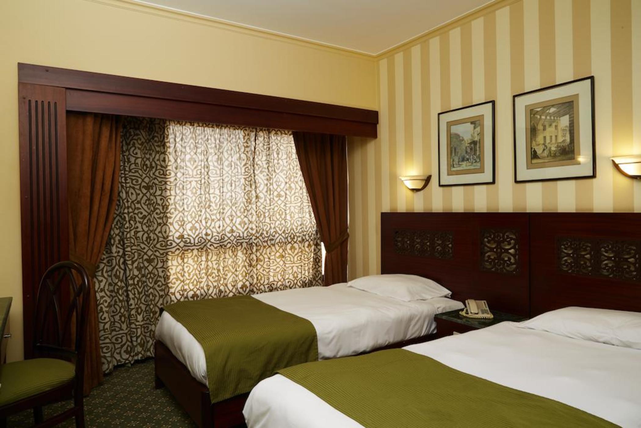 Pyramisa Suites Hotel Cairo Giza Exterior foto A room at the hotel
