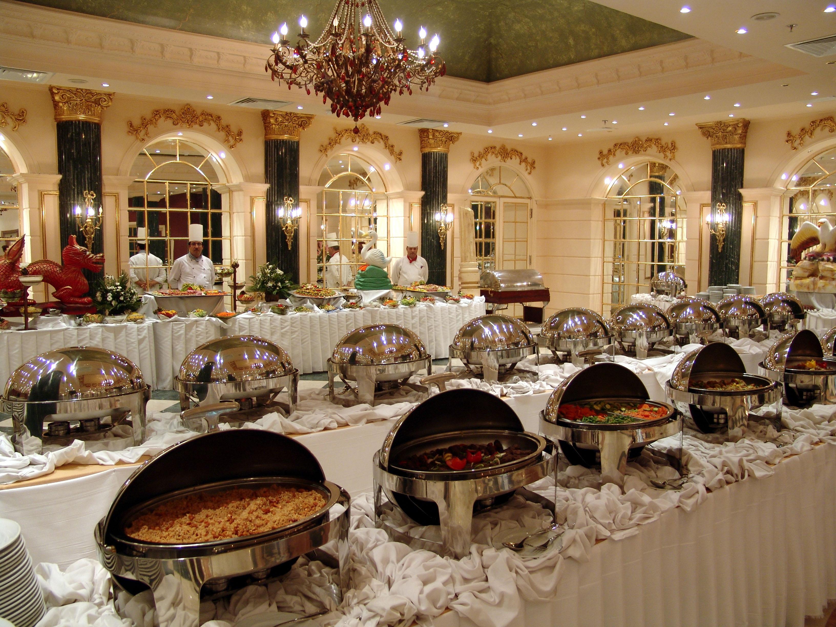 Pyramisa Suites Hotel Cairo Giza Exterior foto Buffet at a luxury hotel