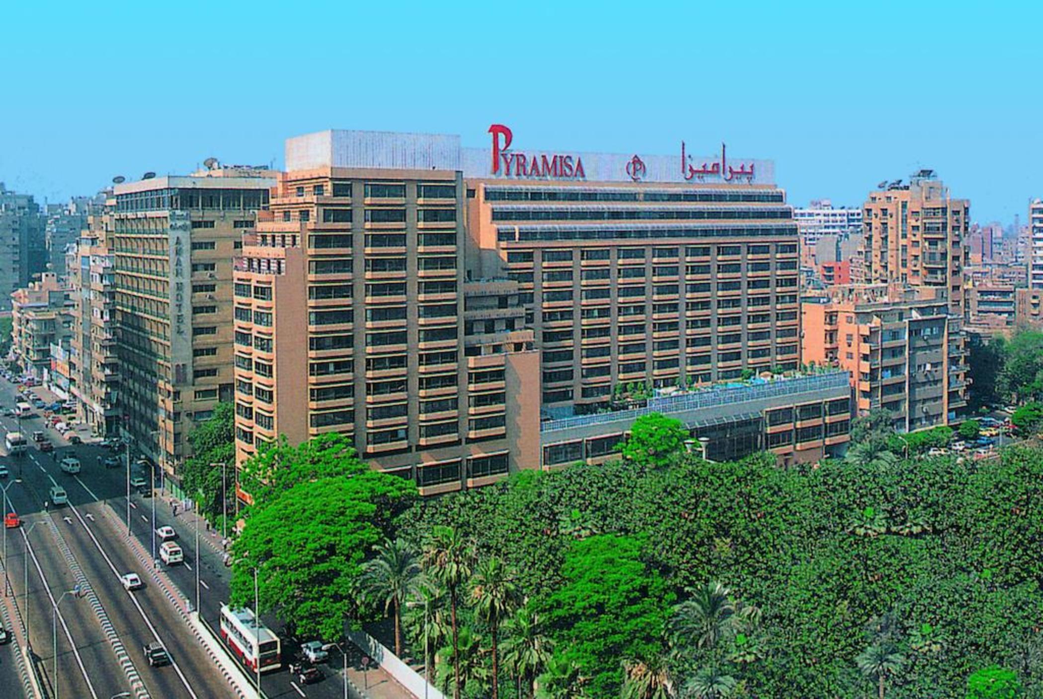 Pyramisa Suites Hotel Cairo Giza Exterior foto The main building of the hotel