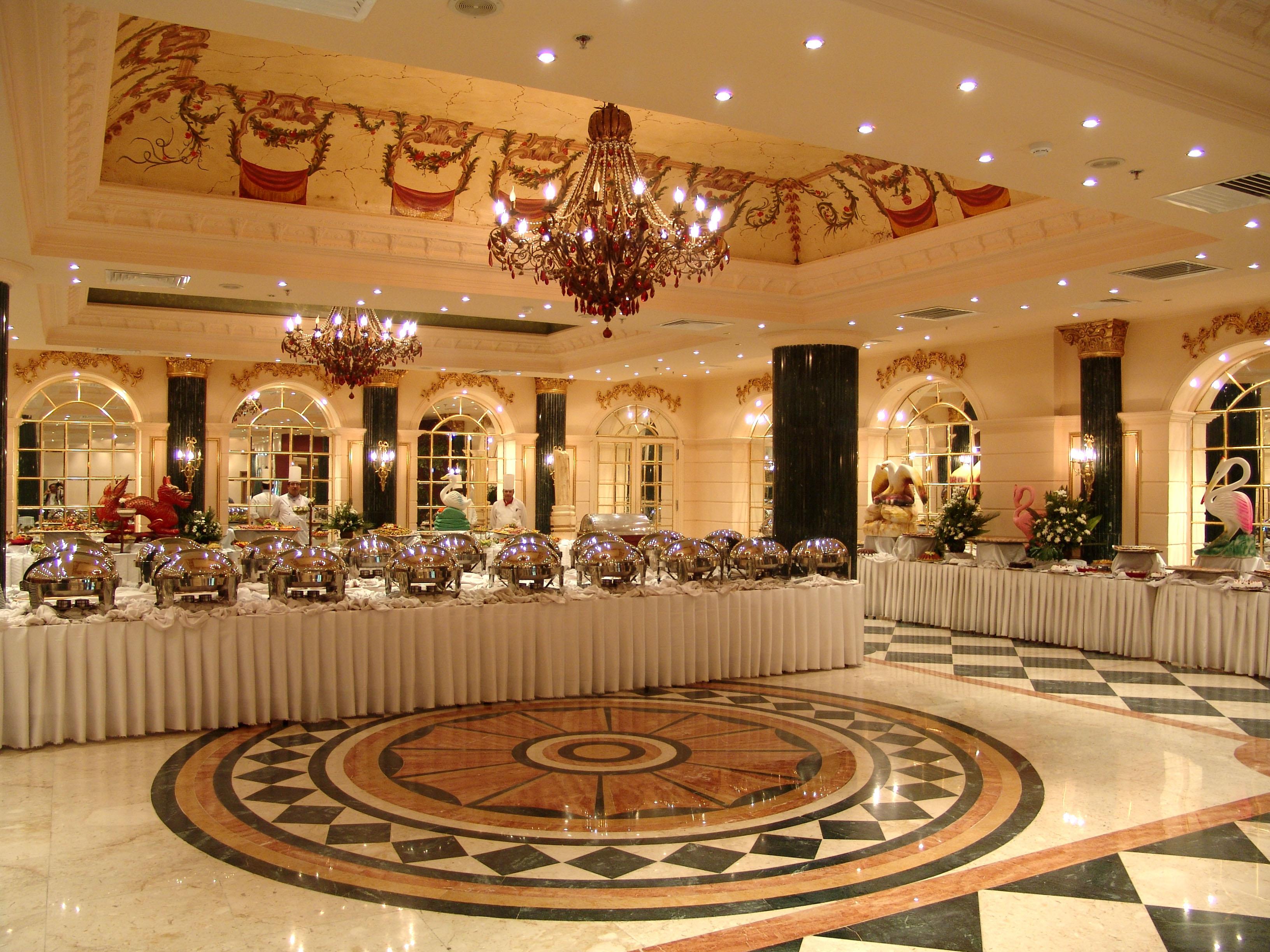 Pyramisa Suites Hotel Cairo Giza Exterior foto The ballroom of the hotel