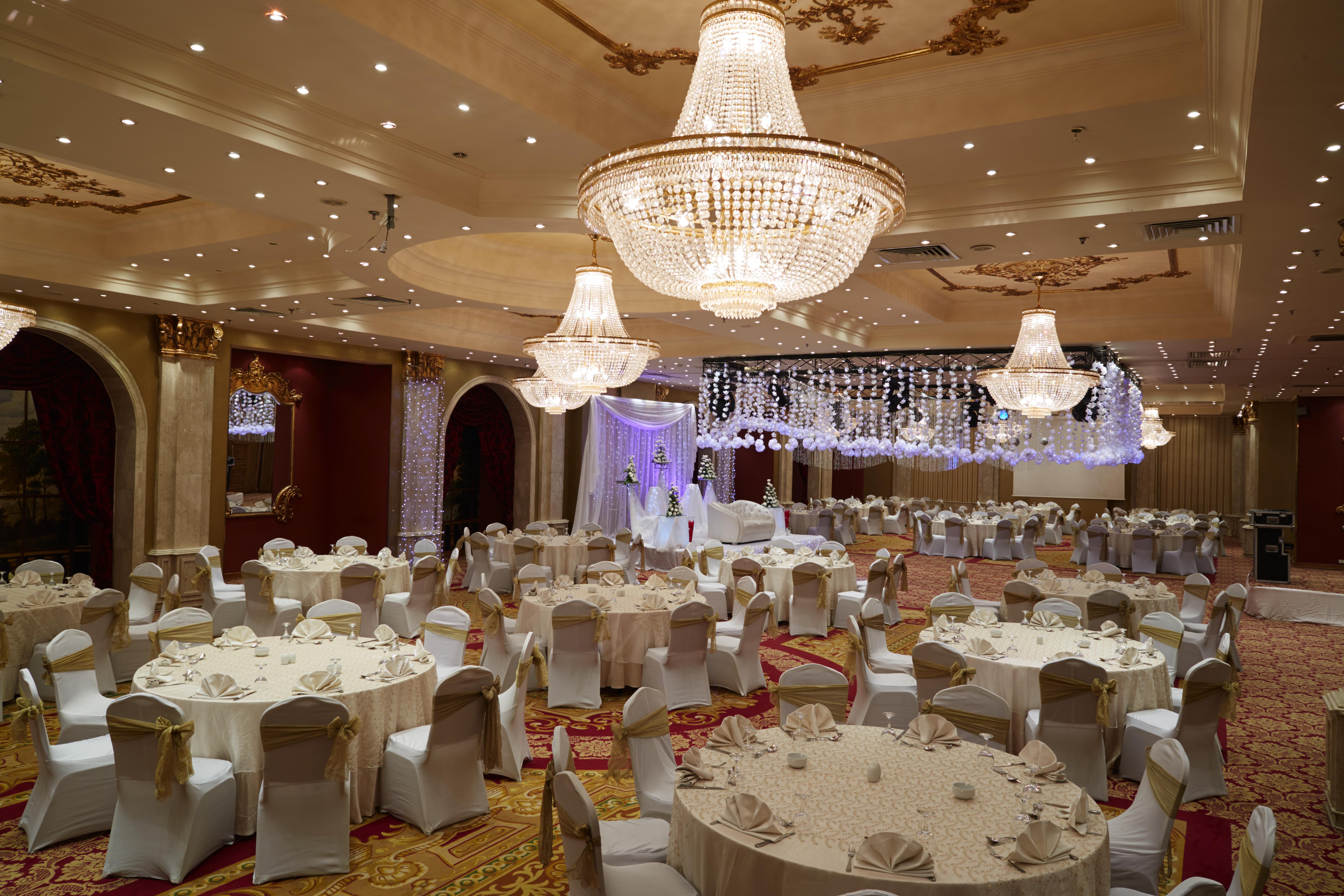 Pyramisa Suites Hotel Cairo Giza Exterior foto The ballroom at the hotel
