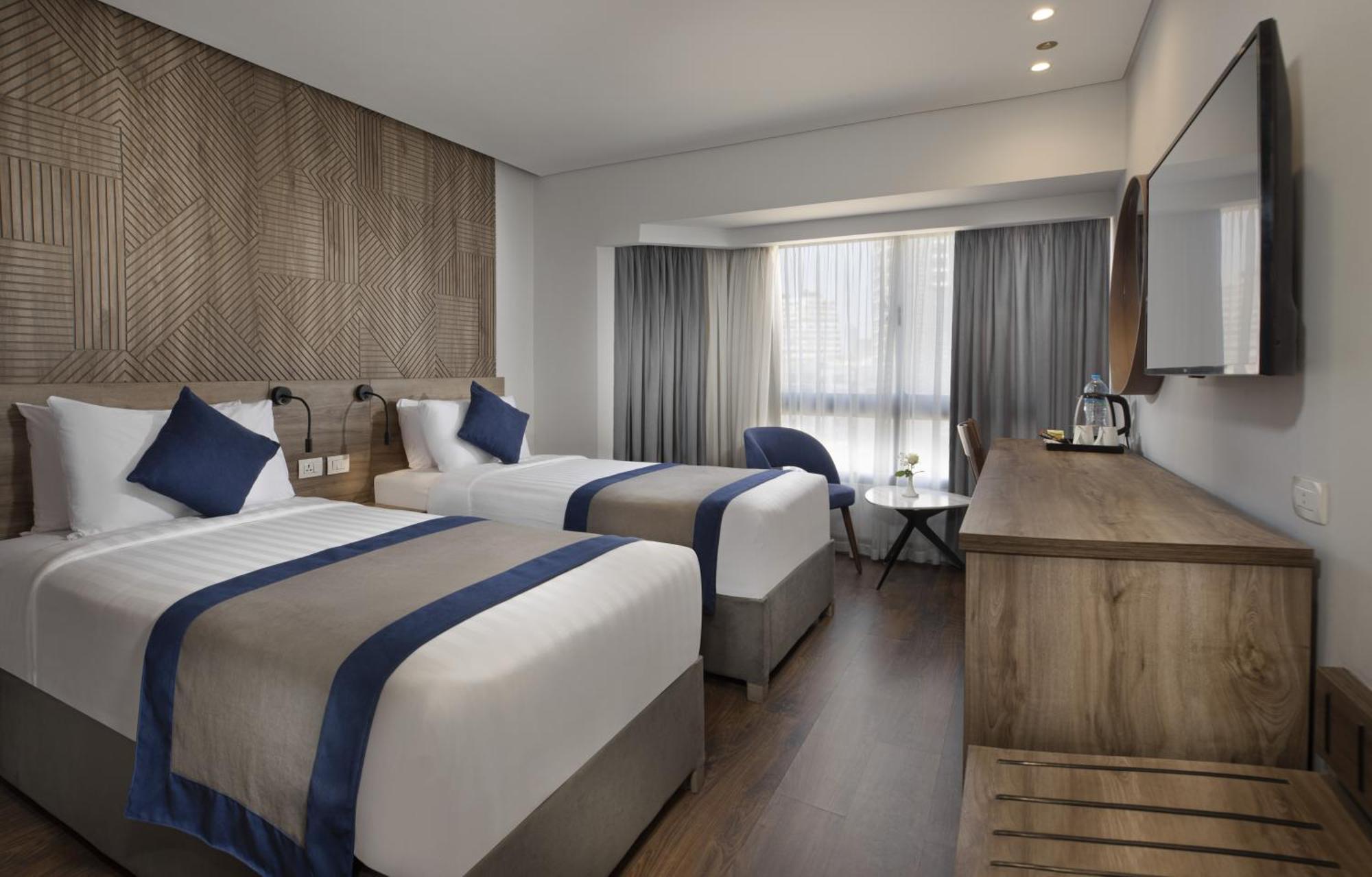 Pyramisa Suites Hotel Cairo Giza Exterior foto A room at the hotel