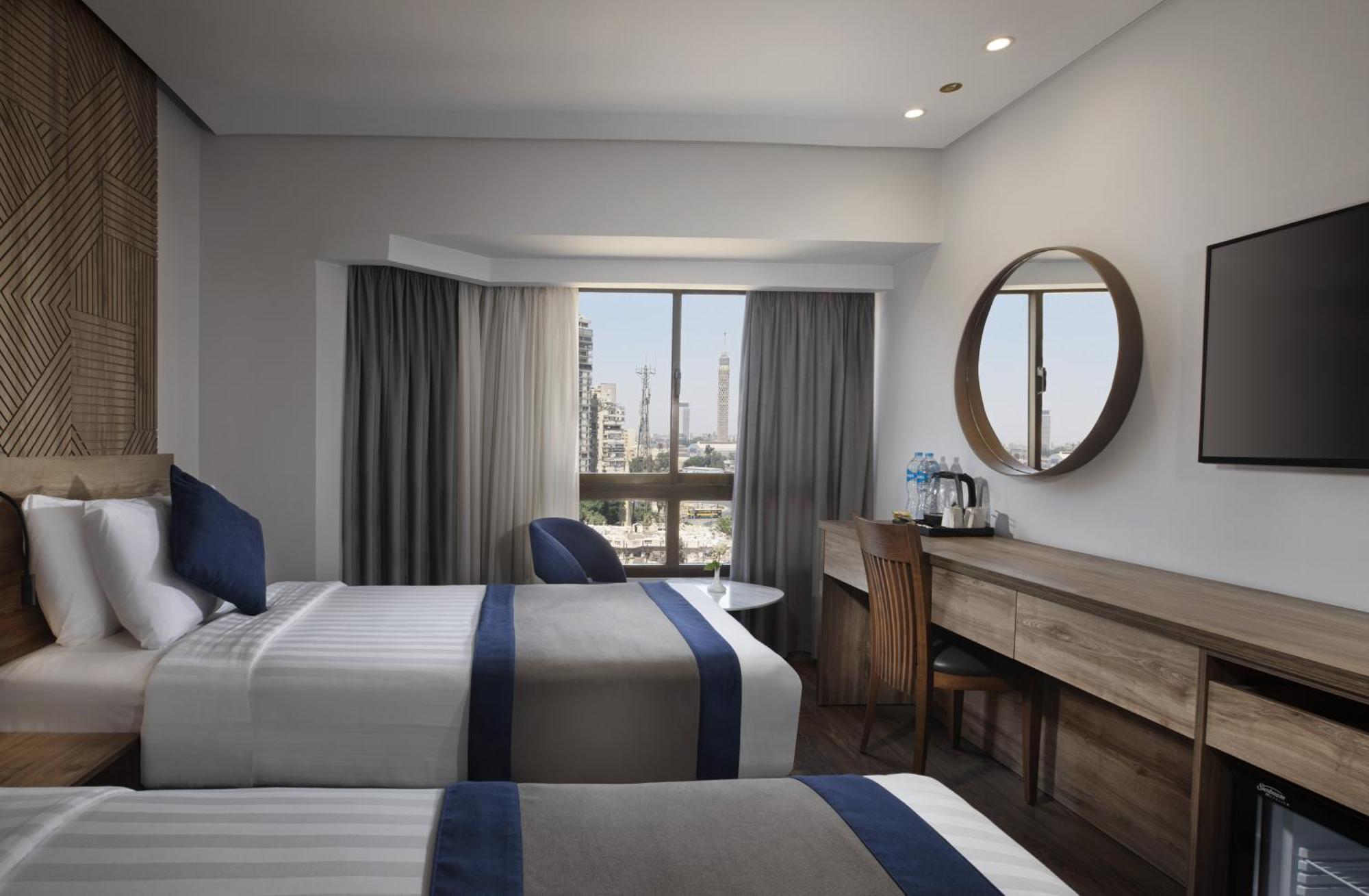 Pyramisa Suites Hotel Cairo Giza Exterior foto A room at the hotel